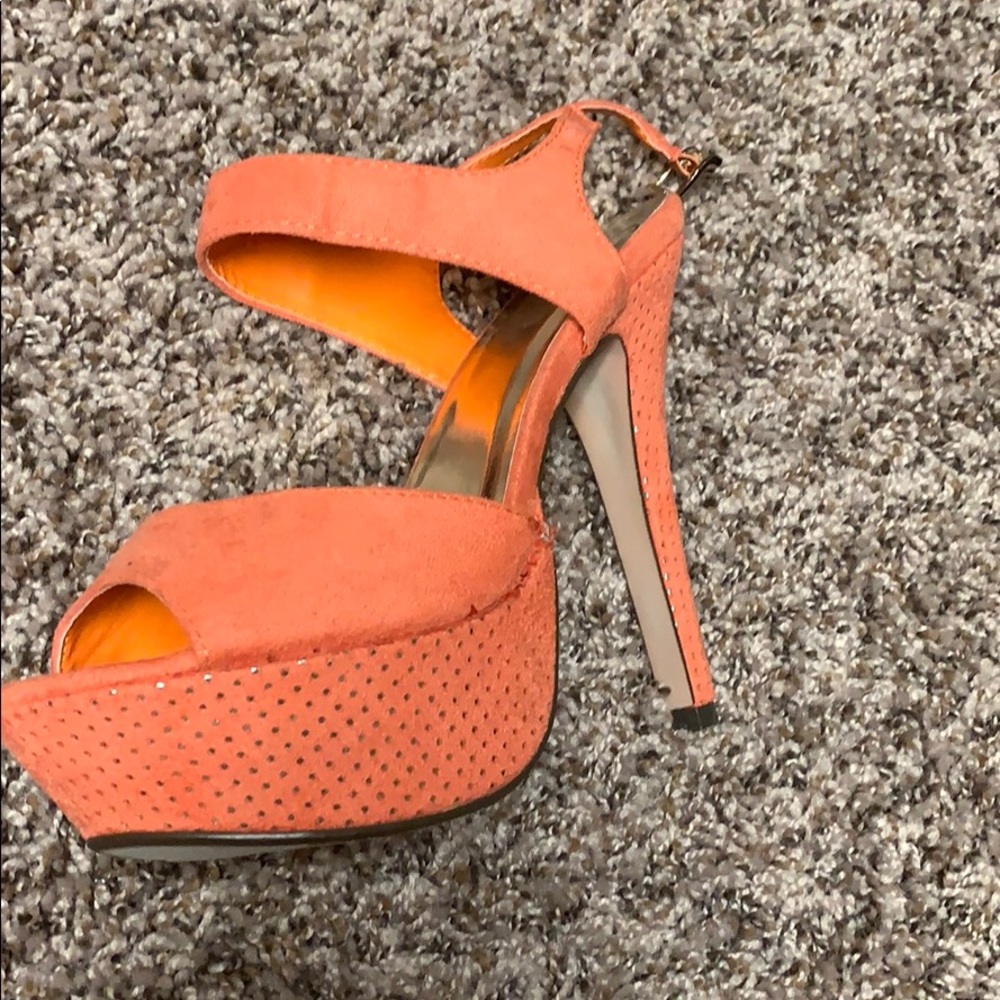 Pumps - Picture 2 of 4